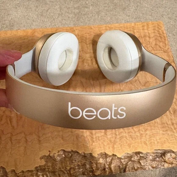 Beats Solo Headphones - Picture 3 of 6